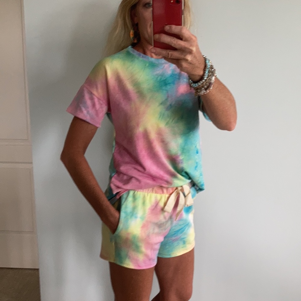 Tie Dye Top & Shorts Lounge Set - Picture 5 of 14